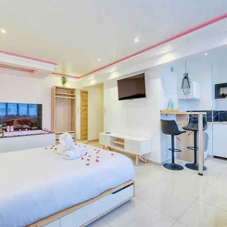 With Jacuzzi & Parking Near Cdg Airport *