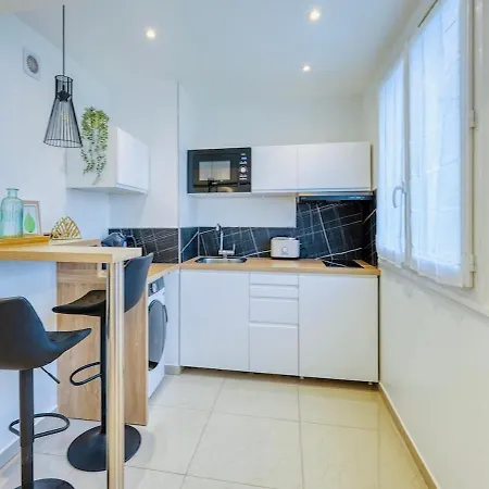 With Jacuzzi & Parking Near Cdg Airport Apartment
