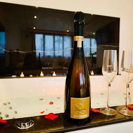 With Jacuzzi & Parking Near Cdg Airport Apartamento *
