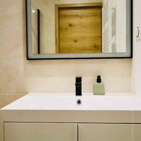 With Jacuzzi & Parking Near Cdg Airport Apartament *